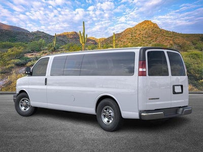 2025 Chevrolet Express Passenger 3500 1LT