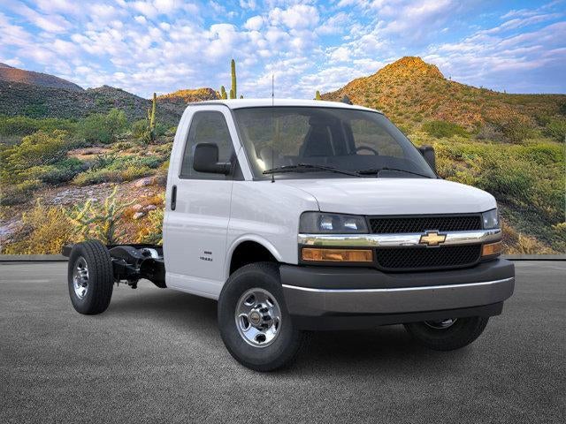 2025 Chevrolet Express Cutaway 3500 Base