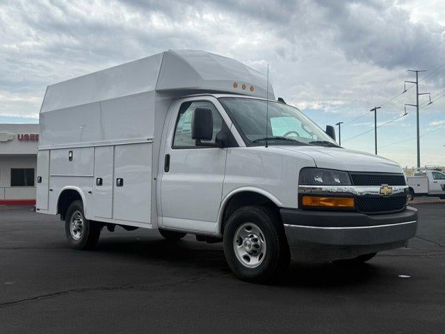 2025 Chevrolet Express Cutaway 3500 Base