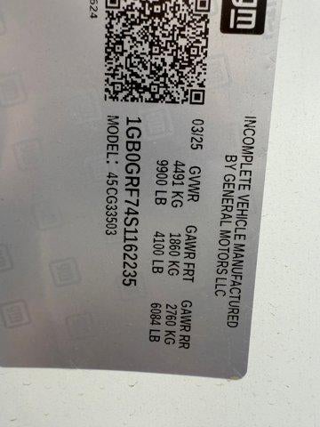 2025 Chevrolet Express Cutaway 3500 Base