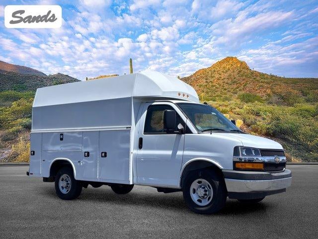 2025 Chevrolet Express Cutaway 3500 Base