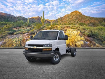 2025 Chevrolet Express Cutaway 3500 Base