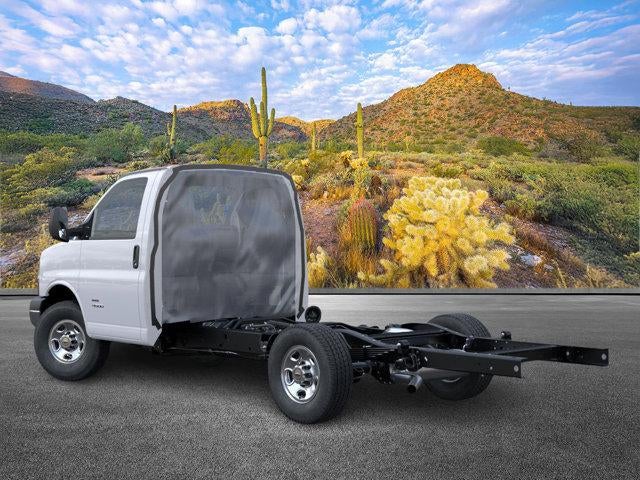 2025 Chevrolet Express Cutaway 3500 Base