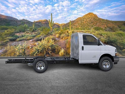 2025 Chevrolet Express Cutaway 3500 Base