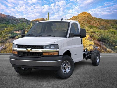 2025 Chevrolet Express Cutaway 3500 Base