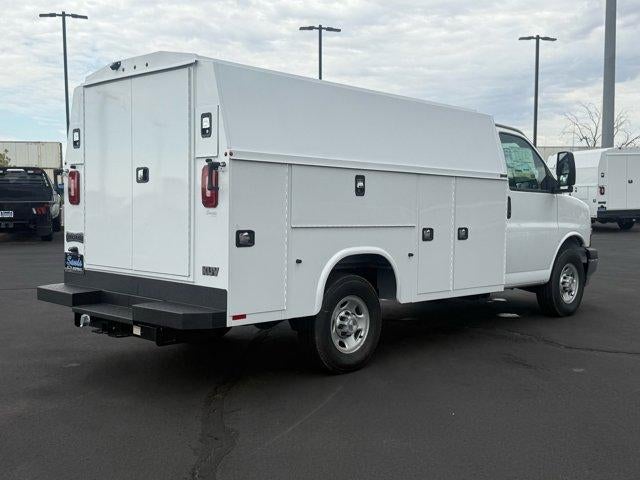 2025 Chevrolet Express Cutaway 3500 Base