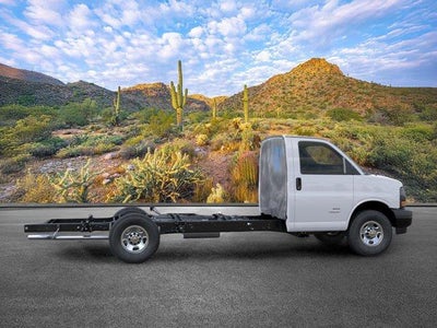 2025 Chevrolet Express Cutaway 3500 Base
