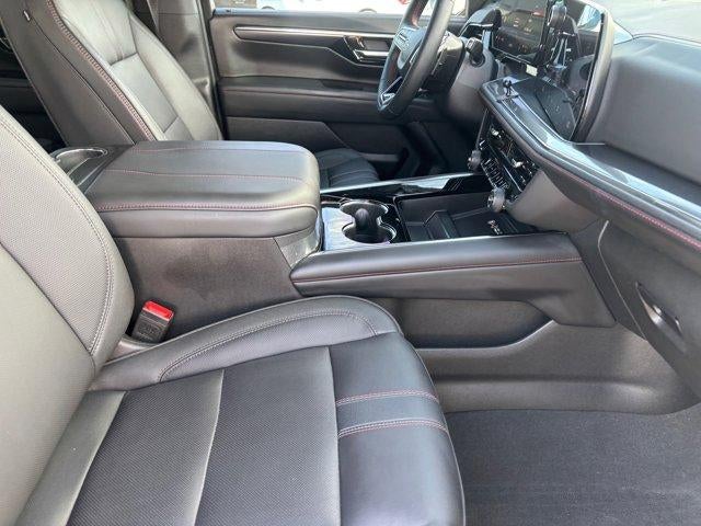 2025 Chevrolet Suburban RST