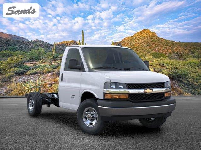 2025 Chevrolet Express Cutaway 3500 Base
