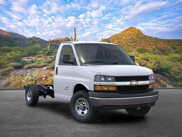 2025 Chevrolet Express Cutaway 3500 Base