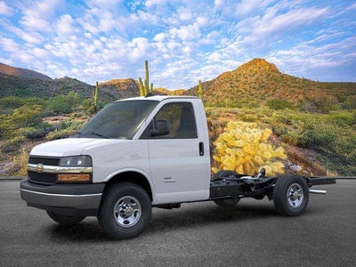 2025 Chevrolet Express Cutaway 3500 Base