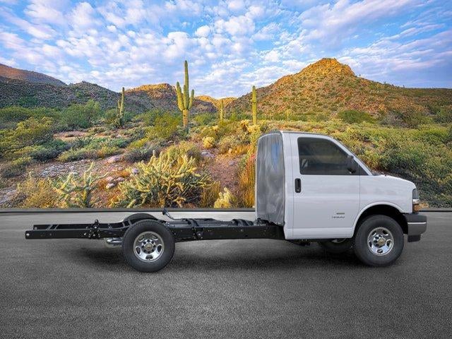 2025 Chevrolet Express Cutaway 3500 Base