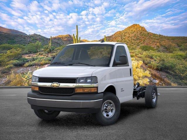 2025 Chevrolet Express Cutaway 3500 Base