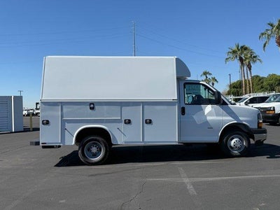 2025 Chevrolet Express Cutaway 3500 Base