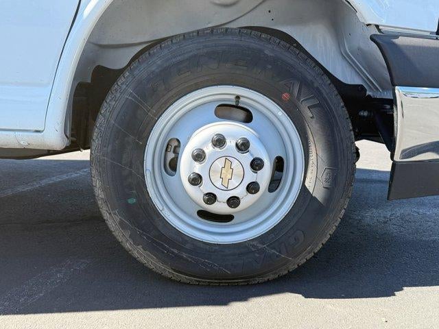 2025 Chevrolet Express Cutaway 3500 Base