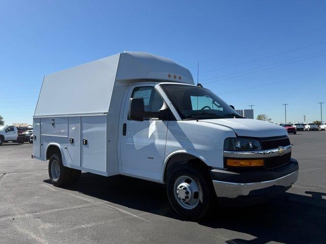 2025 Chevrolet Express Cutaway 3500 Base
