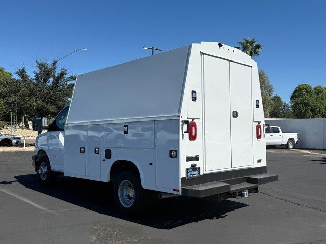 2025 Chevrolet Express Cutaway 3500 Base