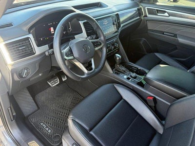 2023 Volkswagen Atlas Cross Sport 2.0T SEL R-Line Black