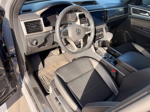 2023 Volkswagen Atlas Cross Sport 2.0T SEL R-Line Black