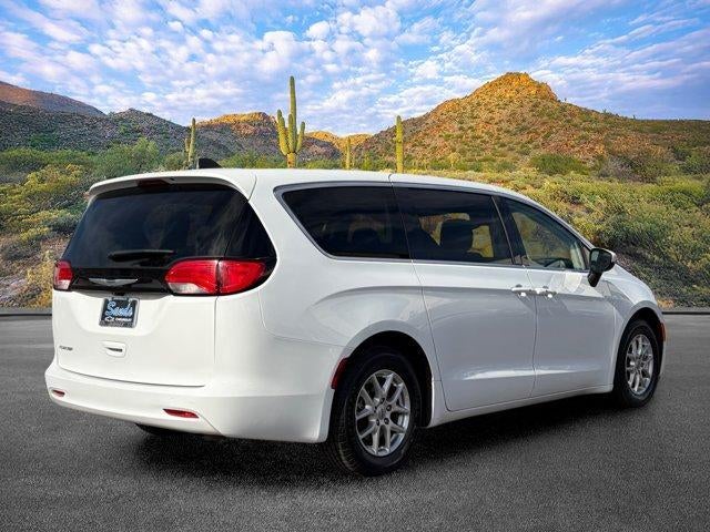2023 Chrysler Voyager LX