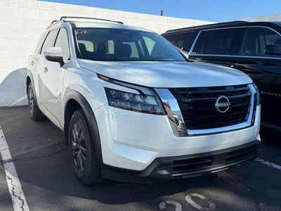2024 Nissan Pathfinder SV