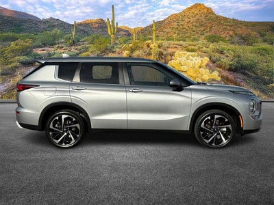 2024 Mitsubishi Outlander SE