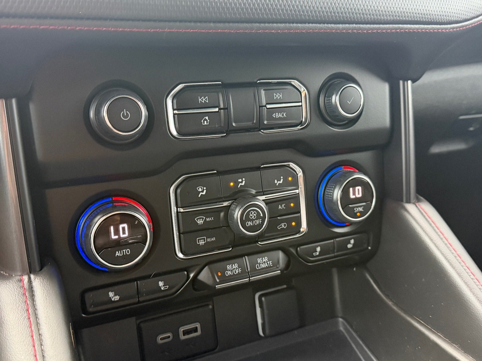 2023 Chevrolet Suburban RST