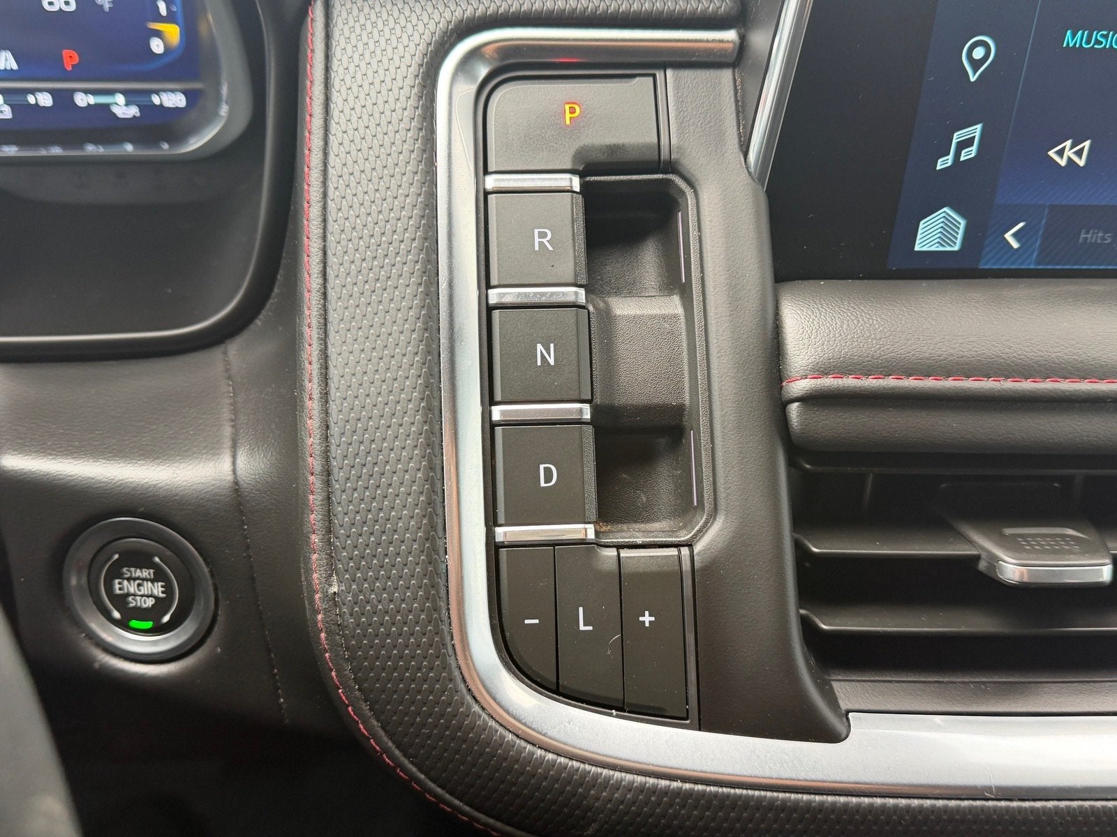 2023 Chevrolet Suburban RST