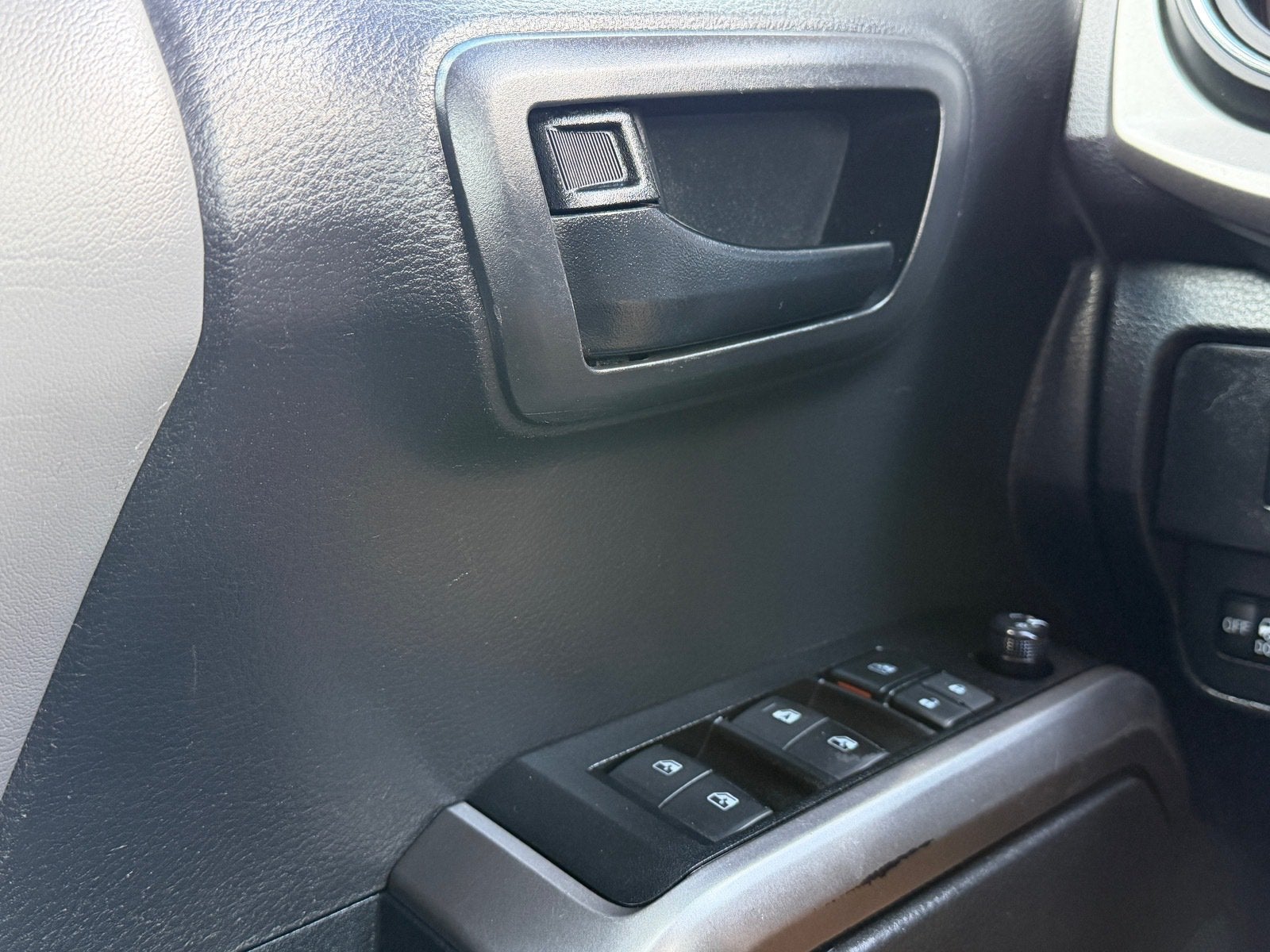 2022 Toyota Tacoma 2WD SR5