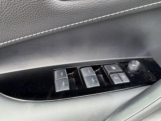 2025 Toyota Corolla Hatchback SE