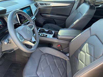 2024 Volkswagen Atlas Cross Sport 2.0T SE w/Technology