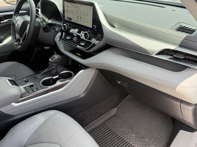 2023 Toyota Highlander Base