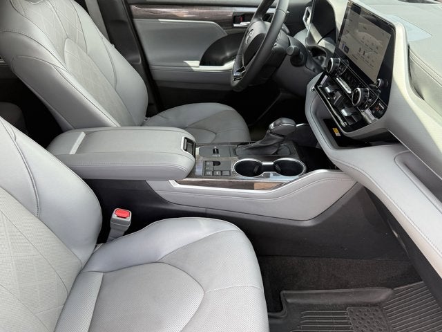 2023 Toyota Highlander Base