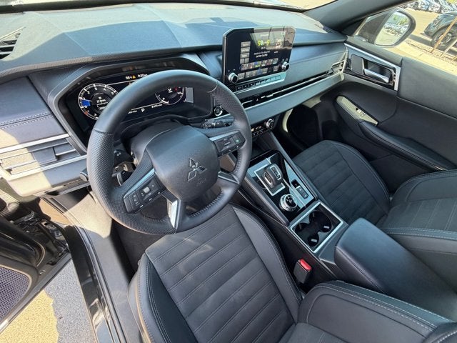 2024 Mitsubishi Outlander Base