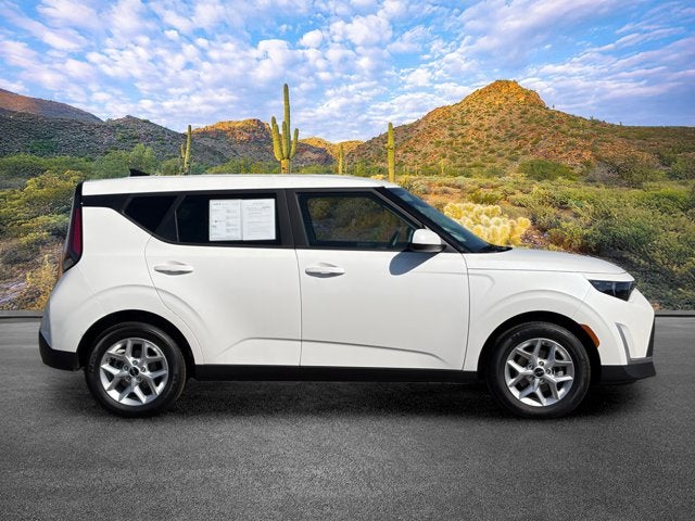 2025 Kia Soul Base